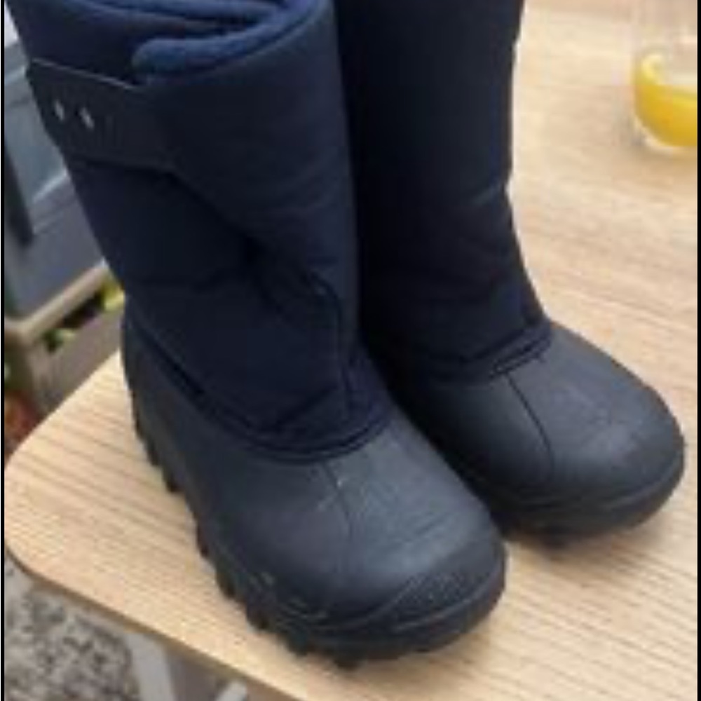 Tundra snow boots toddler size 9